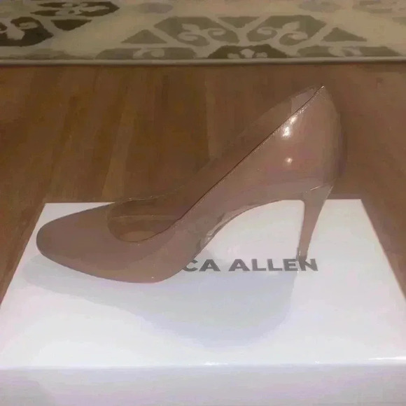 Rebecca Allen Nude Pump - Picture 4 of 10